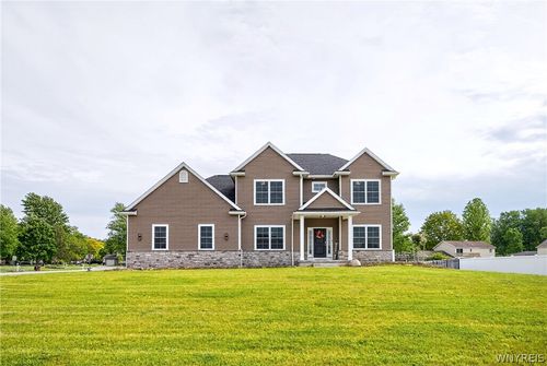 4 Wentworth Dr, Orchard Park, NY, 14127-4907 | Card Image