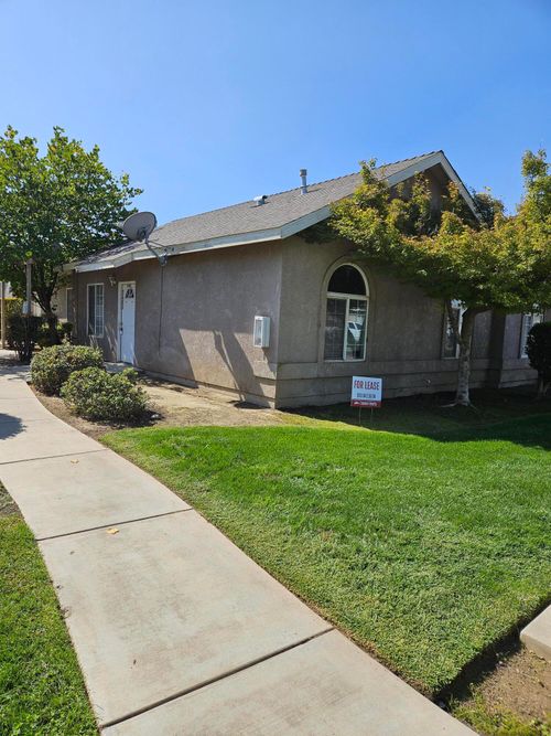 2401 W Sunnyside Avenue, Visalia, CA, 93277 | Card Image