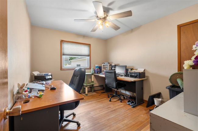 2469 1 St St, House other with 3 bedrooms, 2 bathrooms and null parking in Cedar Rapids IA | Image 11