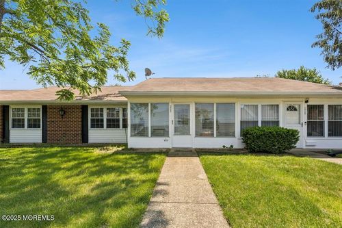 1072 Argyll Cir, Lakewood, NJ, 08701-6947 | Card Image