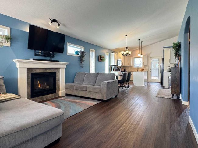 38 Riverland Close W, Home with 4 bedrooms, 3 bathrooms and 4 parking in Lethbridge AB | Image 5