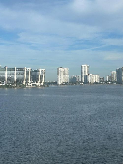 apt-418-251 174th St, Sunny Isles Beach, FL, 33160-3364 | Card Image