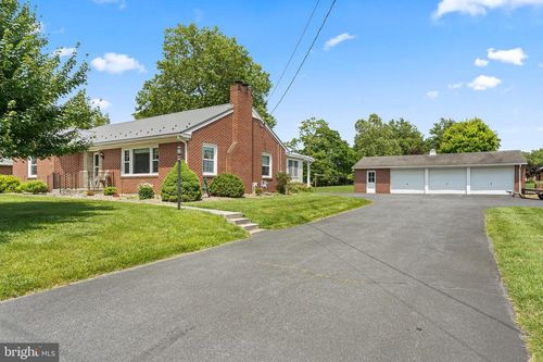678 S Washington St, GREENCASTLE, PA, 17225-1342 | Card Image