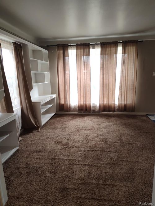 8573 Manor Street, Detroit, MI, 48204 | Card Image