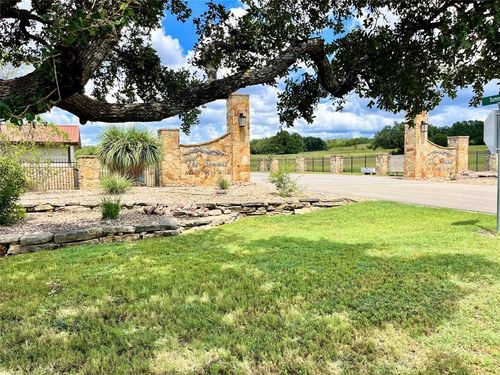 428 Summit Spring Ln, Johnson City, TX, 78636-2019 | Card Image