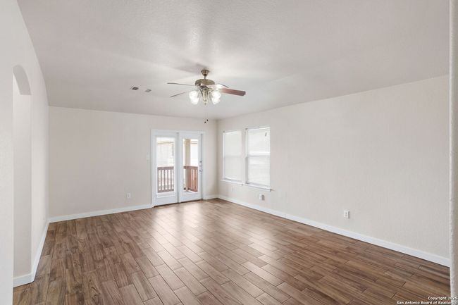 8607 Cheyenne Blf, House other with 4 bedrooms, 2 bathrooms and null parking in Converse TX | Image 6