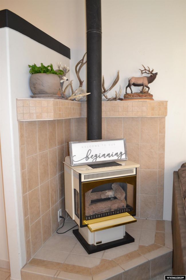 295 E Cottonwood Dr, House other with 4 bedrooms, 2 bathrooms and null parking in Mountain View WY | Image 5