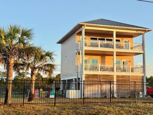 501 W Gulf Beach Dr, Saint George Island, FL, 32328-2606 | Card Image