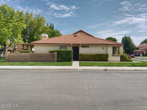2825 Dartmouth Dr, Lancaster, CA, 93536-5348 | Card Image