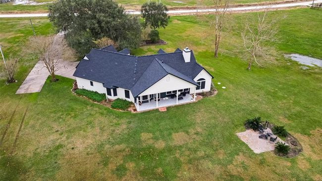 Lovely home on large lot | Image 42