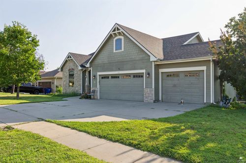 211 Caroline Ct, Junction City, KS, 66441-3422 | Card Image