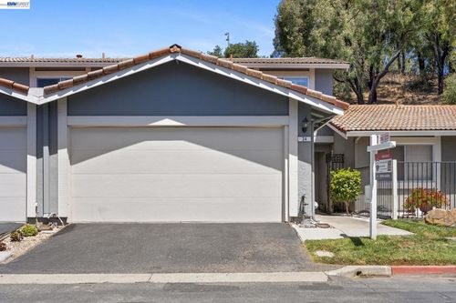 34 Chimney Rock, Oakland, CA, 94605-4605 | Card Image