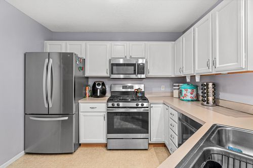 11863 River Hills Dr, Burnsville, MN, 55337-3313 | Card Image