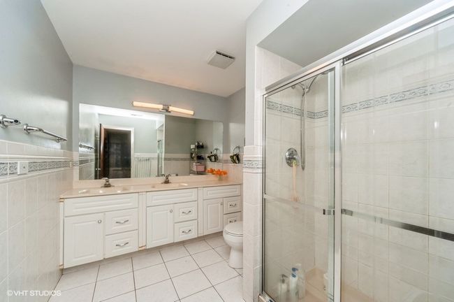 APT-101 - 1002 Castilian Ct, Condo with 2 bedrooms, 2 bathrooms and 1 parking in Glenview IL | Image 12