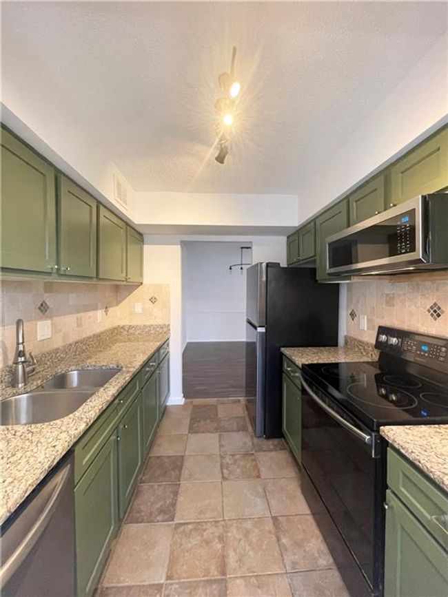 2015 Huntingdon Chase, Condo with 2 bedrooms, 2 bathrooms and null parking in Sandy Springs GA | Image 17