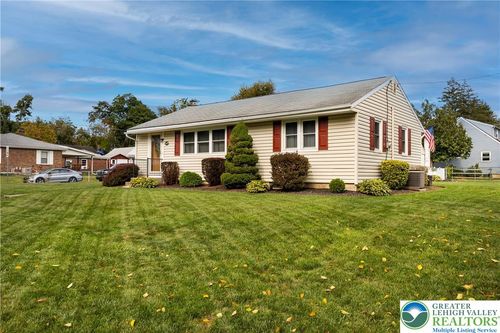4177 Chestnut Dr, Center Valley, PA, 18034-9436 | Card Image