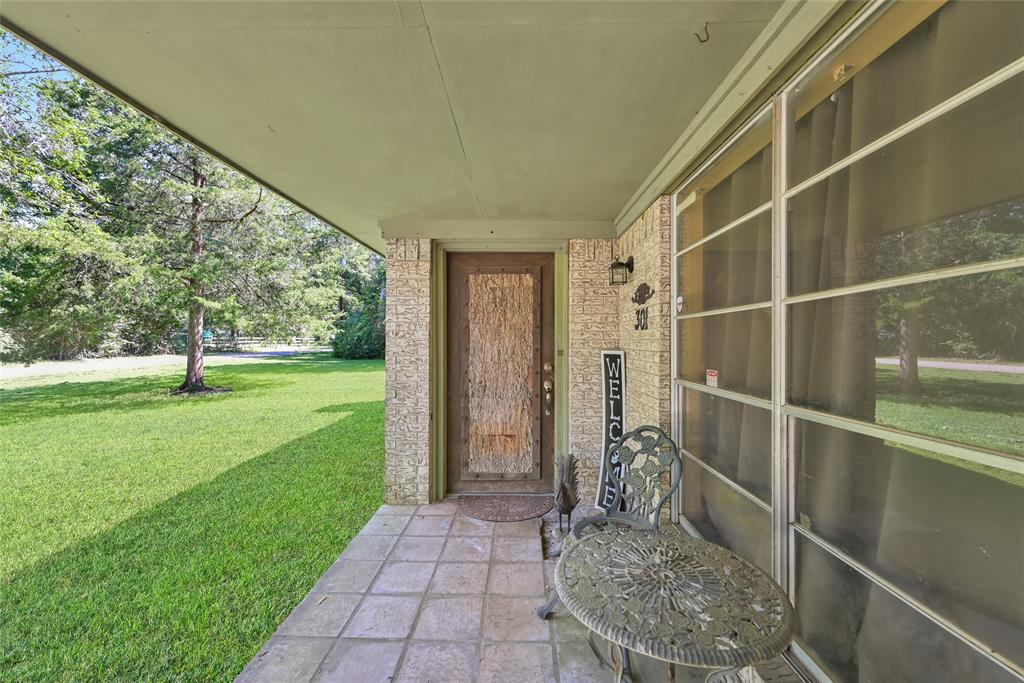 Woodland Dr, Conroe, TX 77301