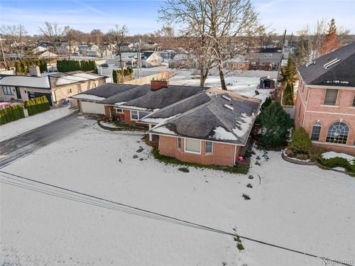 26639 Doxtator St, Dearborn Heights, MI, 48127-3333 | Card Image