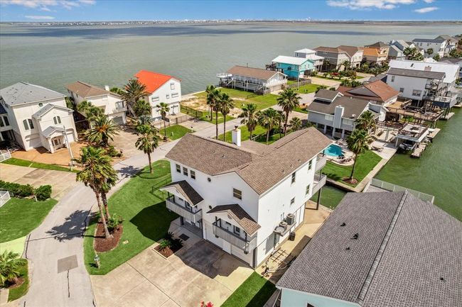 138 Isles End Rd, House other with 4 bedrooms, 3 bathrooms and 2 parking in Tiki Island TX | Image 31