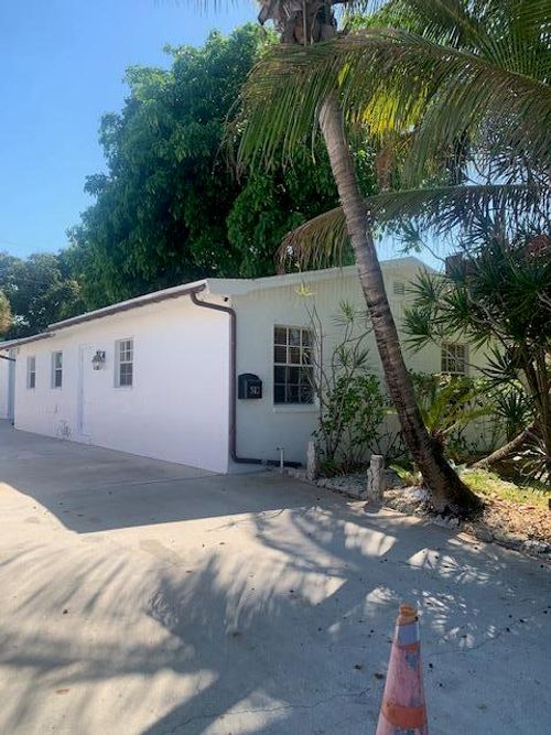 512 Biscayne Dr, West Palm Beach, FL, 33401-7602 | Card Image