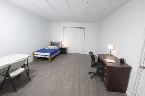 4th-fl-143 Barclay Avenue, New York, NY, 11355 | Card Image