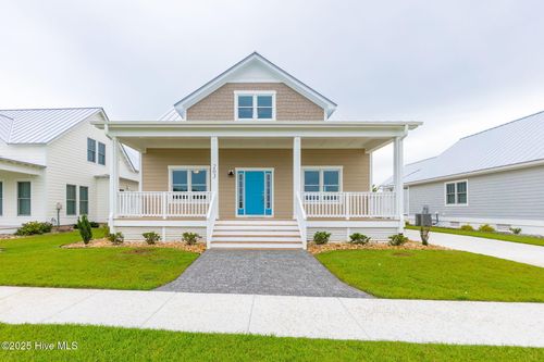 203 Villagers Way, Swansboro, NC, 28584-7734 | Card Image