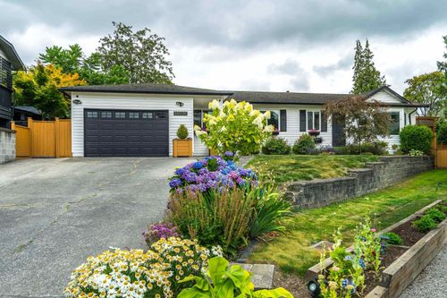 18096 61 Ave, Surrey, BC, V3S5V7 | Card Image