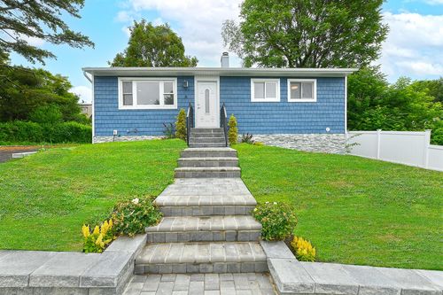 6 Young Ave, Glen Cove, NY, 11542-3530 | Card Image