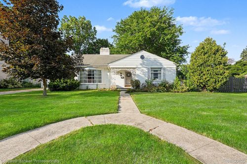 16 Hawthorne Rd, Grosse Pointe Shores, MI, 48236-1411 | Card Image