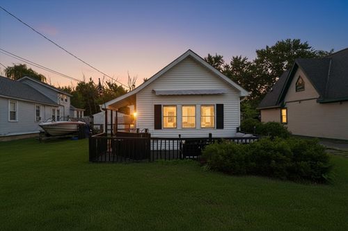 23016 W Lakeview Ave, Antioch, IL, 60002-8763 | Card Image