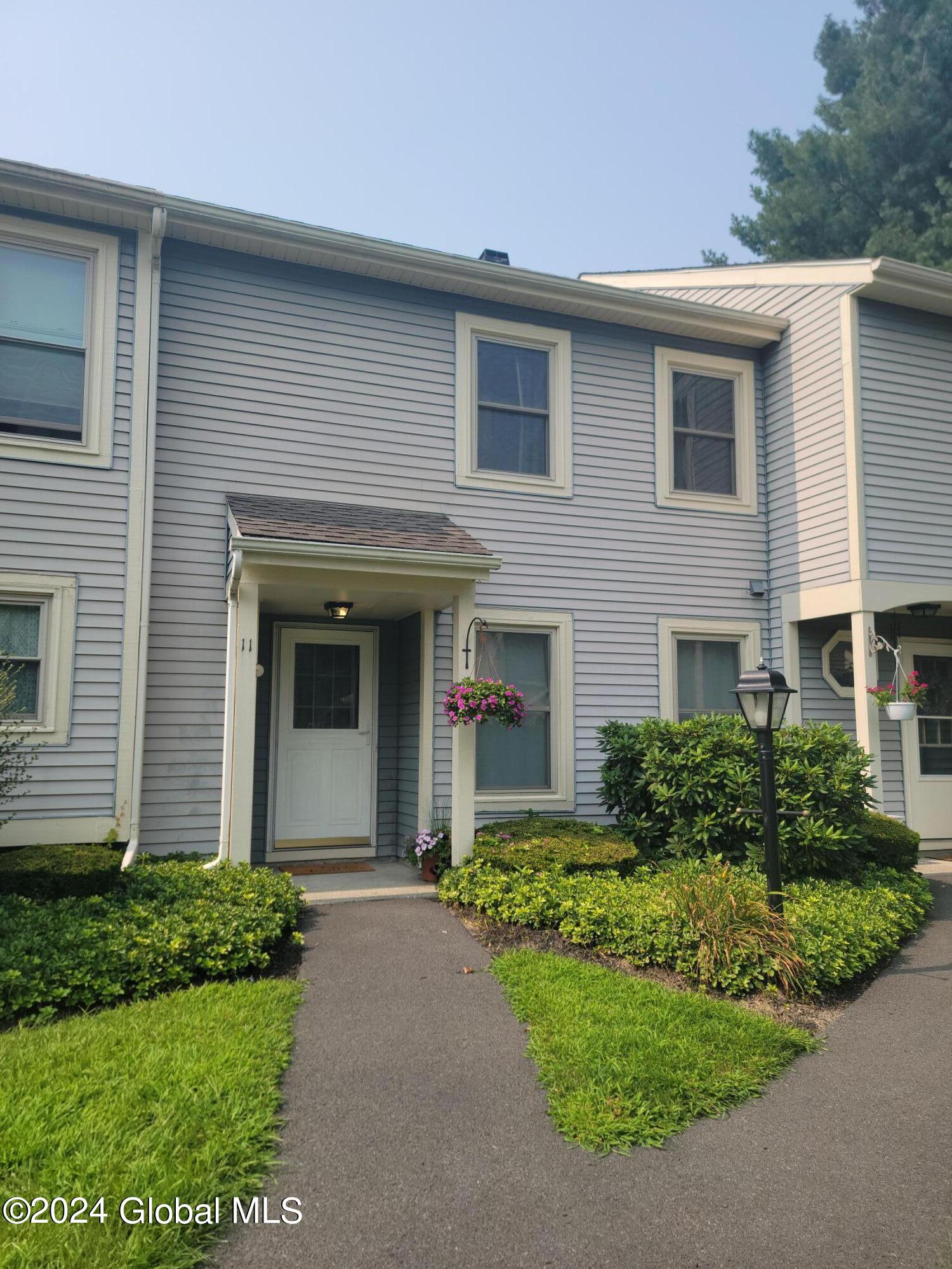 Minuteman Ct, Halfmoon, NY 12065