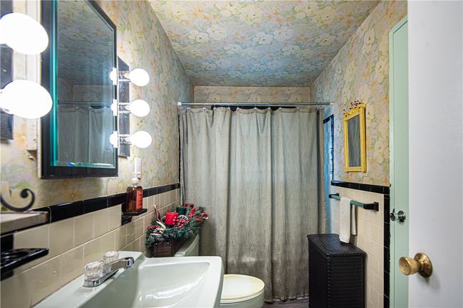6 Hilton Ave, House other with 2 bedrooms, 2 bathrooms and 4 parking in Riverside RI | Image 7