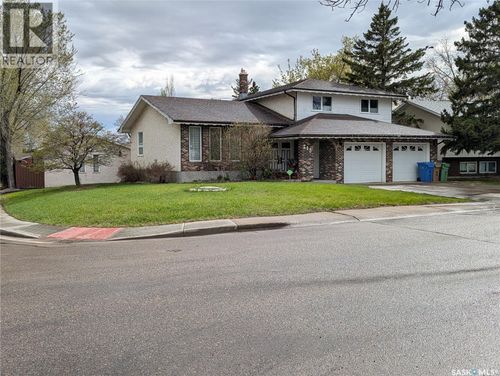 215 Dalgliesh Dr, Regina, SK, S4R7Z6 | Card Image