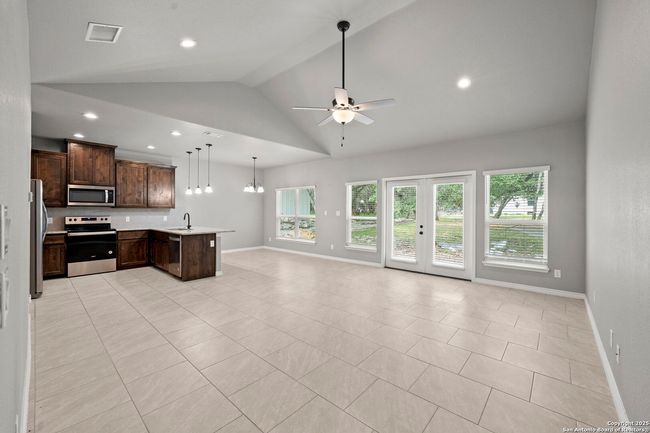 546 Indian Scout, House other with 3 bedrooms, 2 bathrooms and null parking in Spring Branch TX | Image 5