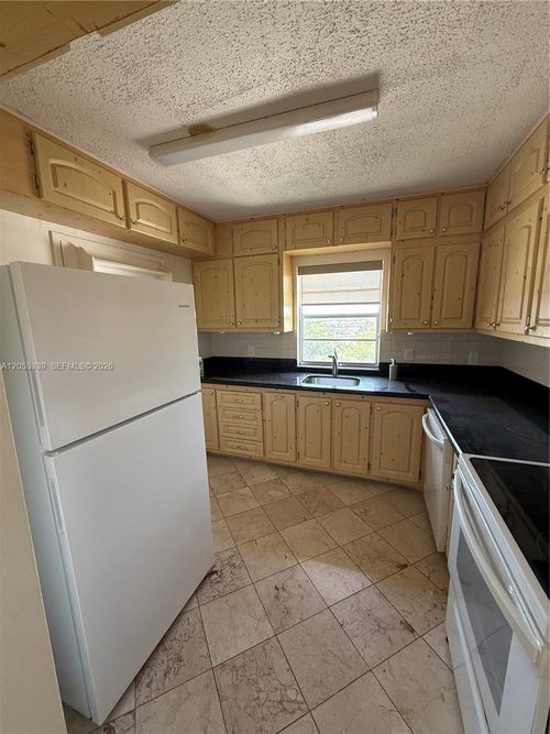 716-2025 Ne 164th St, North Miami Beach, FL, 33162-4154 | Card Image