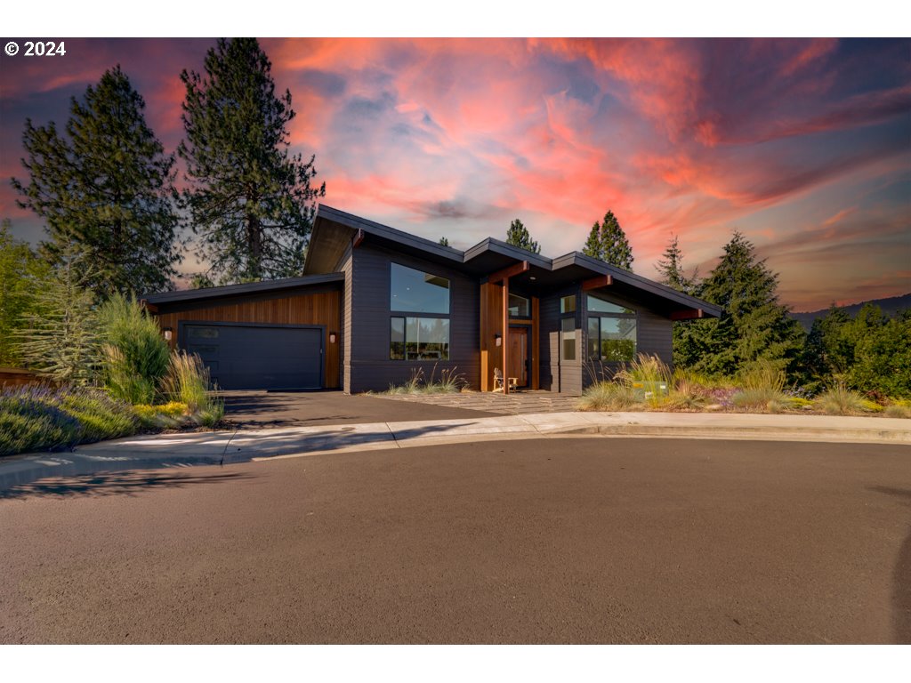Roberts Dr, Hood River, OR 97031