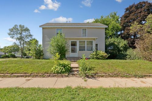 2306 4th St, Eau Claire, WI, 54703-2919 | Card Image