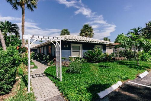 213 Hibiscus Ave, Pompano Beach, FL, 33062-5514 | Card Image