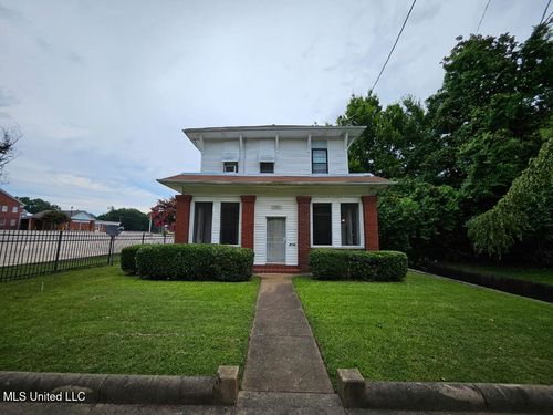 1711 Cherry St, Vicksburg, MS, 39180-3563 | Card Image