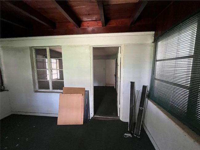 enclosed porch | Image 18