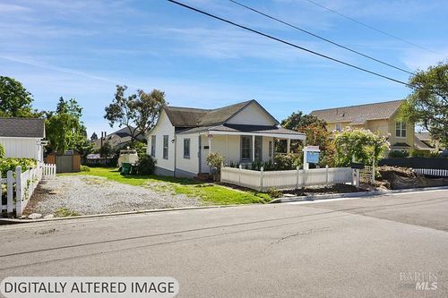 407 Pine St, Capitola, CA, 95010-2201 | Card Image