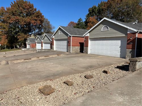 2072 N Kantz Ln, Fayetteville, AR, 72703-3127 | Card Image