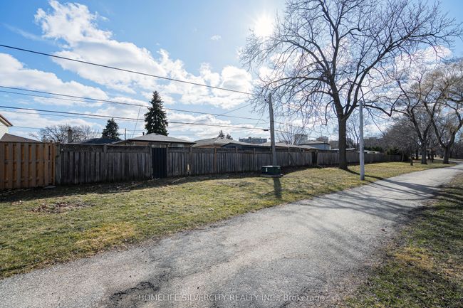 72 Brookland Dr, House other with 5 bedrooms, 4 bathrooms and 4 parking in Brampton ON | Image 42