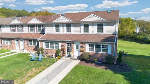 560 Lancaster Ct, DOWNINGTOWN, PA, 19335-4209 | Card Image