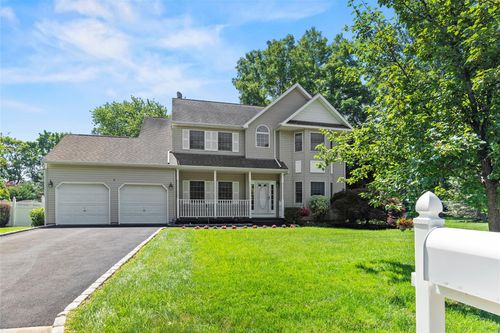 6 Rosewood Ct, Lake Grove, NY, 11755-1639 | Card Image