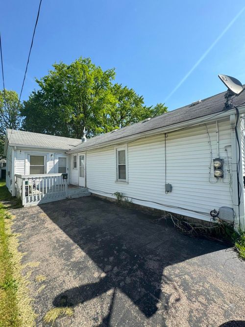 822 Campbell St, Flint, MI, 48507-2425 | Card Image