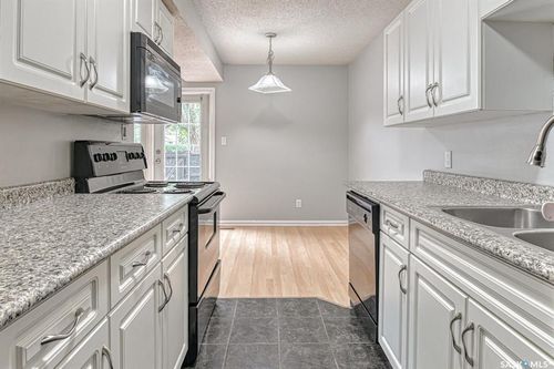 j-4220 Castle Rd, Regina, SK, S4S4W1 | Card Image