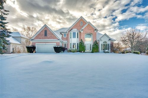 5 Ceramar Dr, Penfield, NY, 14526-2814 | Card Image