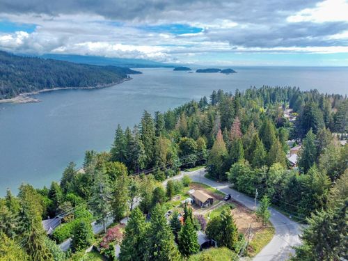 7712 Fawn Rd, Halfmoon Bay, BC, V7Z1C4 | Card Image