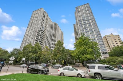 401 - 4250 N Marine Drive, Condo with 2 bedrooms, 2 bathrooms and 1 parking in Chicago IL | Image 1